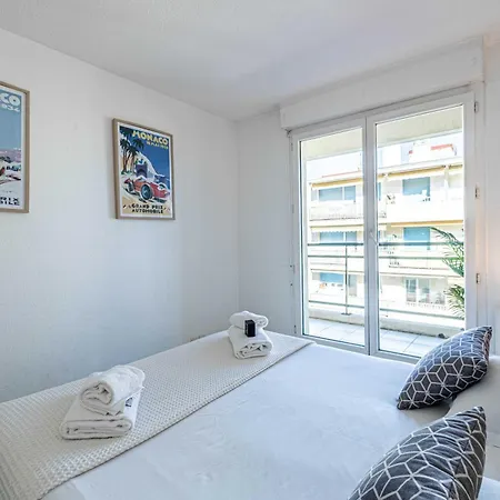 Bright One Bedroom With Parking And Terrace Cannes