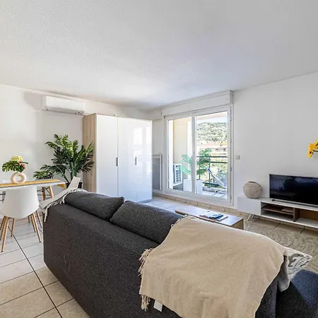 Bright One Bedroom With Parking And Terrace Apartment
