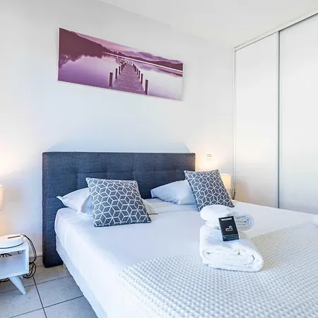 Bright One Bedroom With Parking And Terrace *