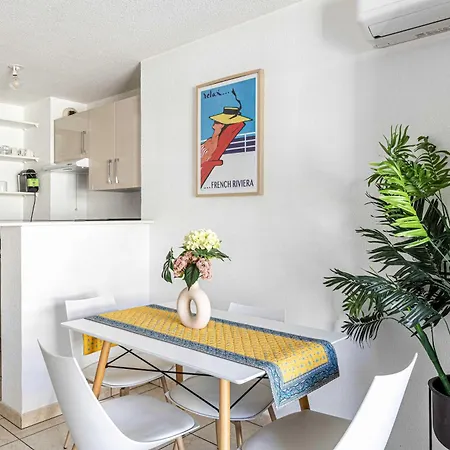Bright One Bedroom With Parking And Terrace Apartment *