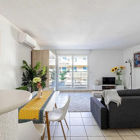 Bright One Bedroom With Parking And Terrace *
