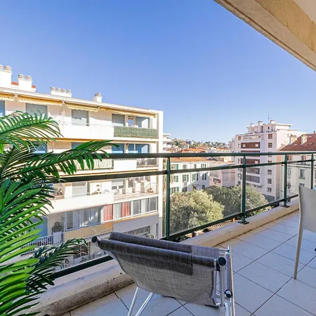 Bright One Bedroom With Parking And Terrace Cannes